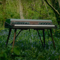 Rhodes MK8 Earth Edition: una edición de 50 preciosos pianos eléctricos muy sostenibles