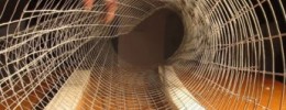 Explorando la carencia acústica: Una librería creada con micros de contacto