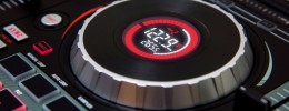 Numark Mixtrack Platinum añade pantallas LCD en los jogwheels