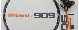 Roland TT-99 y DJ-99, mesa de mezclas DJ y plato conmemorativo
