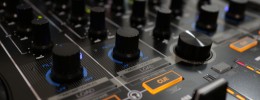 Review de Reloop Mixon 4, controlador integral para Serato DJ y Djay Pro