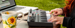 Paquete de controlador MIDI Pro – Controlador de teclado MIDI USB con pedal  de sostenimiento y teclas de acción de martillo – M-Audio Hammer 88 + SP-2
