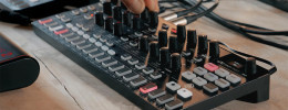IK Multimedia UNO Synth Pro X, la familia crece con otro sinte analógico de sobremesa