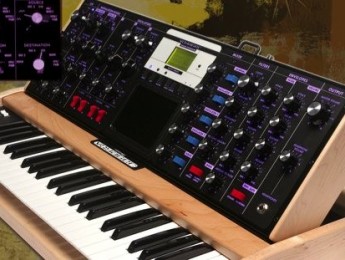 Minimoog Voyager Indigo