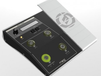 Minimoog Voyager Old School y nuevo Multi-Pedal MP-201