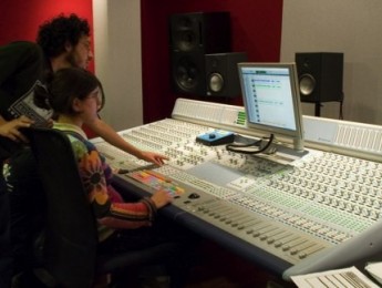 Sesión de grabación en directo desde SAE Institute