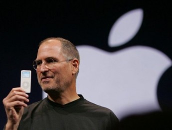 Steve Jobs planeaba un formato digital para emular al vinilo, según Neil Young
