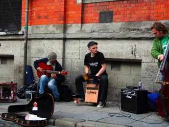 Los grandes éxitos dominan también en Internet