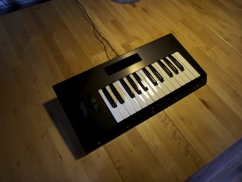 NDVR, teclado controlador con aftertouch polifónico