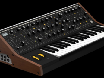 Moog Sub 37 Tribute, sinte analógico parafónico