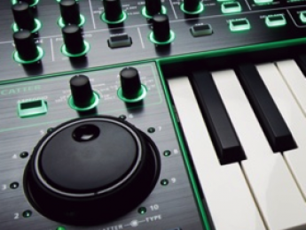 Roland AIRA al completo: System-1, TR-8, TB-3 y VT-3