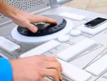 Fono, cabina de DJ para instalar en parques