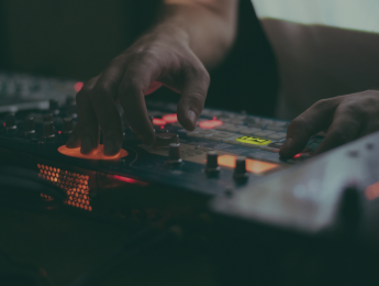 Dubset: competencia para Pioneer y su KUVO