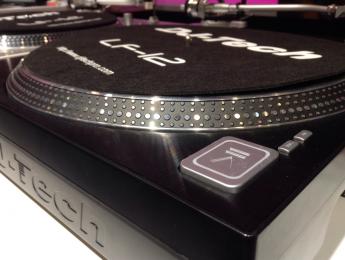 DJ Tech muestra un nuevo prototipo de su plato