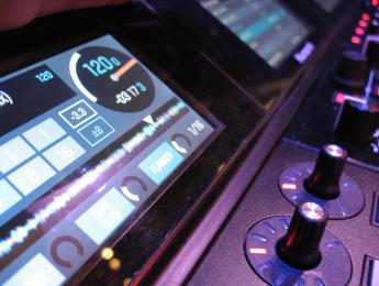 NS7-III y DDJ-SZ-N: controladores de muy alta gama en Musikmesse