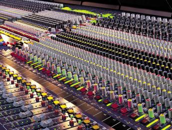 Cuando en vez de escuchar, miramos