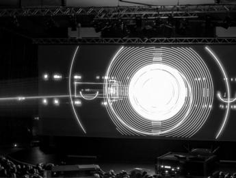 Trascendiendo la música electrónica: Robert Henke y sus sonoros mundos de láser