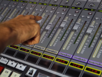 Slate lanza la nueva pantalla táctil Raven MTi2, ahora con soporte para los principales DAW