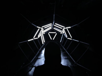 Resonant, transformando la voz en un túnel de luz y sonido