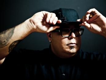 DJ Sneak: "Si nunca en tu vida has tocado un maldito vinilo, no eres un DJ"
