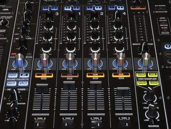 Review del controlador Pioneer DDJ-RZ