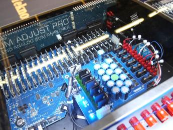 Teknosign, sumadores analógicos controlados digitalmente