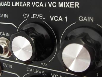 Corsynth C-107, un cuádruple VCA y mezclador