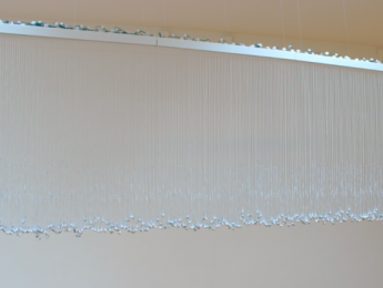 290 auriculares, 24 canales de audio y un muro sonoro como refugio del mundo exterior