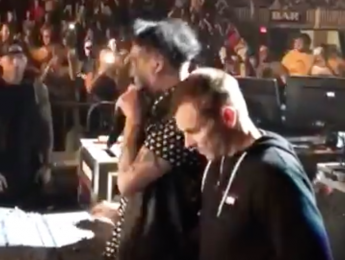 Marilyn Manson se la juega a su técnico de sonido