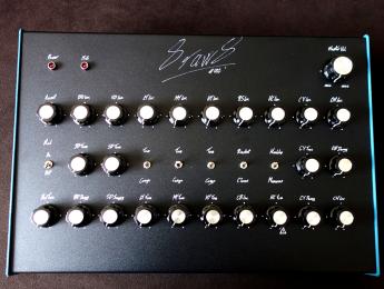 8raw8, una recreación de los circuitos analógicos de la TR-808