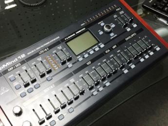 Behringer DeepMind 12 en módulo: Uli ¿juega? a indeciso