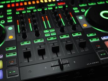 Roland DJ-808, controlador con caja de ritmos y secuenciador para Serato DJ