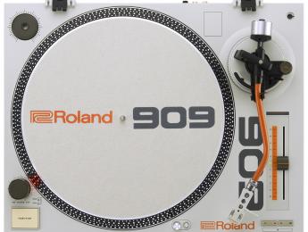 Roland TT-99 y DJ-99, mesa de mezclas DJ y plato conmemorativo