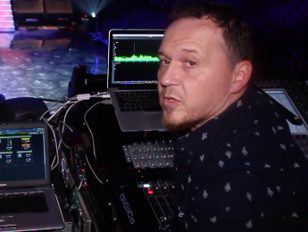 Instalación de sonido directo en los Premios Max, con Alberto Liras