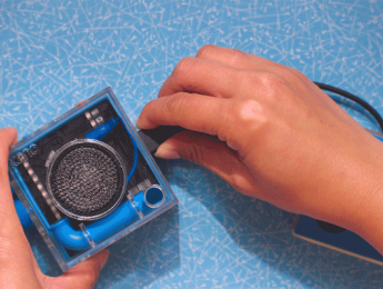 Este altavoz programable tiene tantas funciones como permita tu imaginación