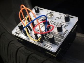 Kastle, uno de los sintes modulares más pequeño jamás creado