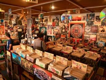 Las ventas de vinilo superan las descargas digitales en Reino Unido