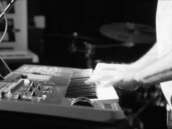 Los teclistas responden a los hispasónicos