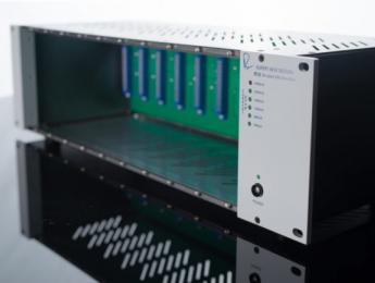 Rupert Neve R10 aloja 10 módulos serie 500 en rack
