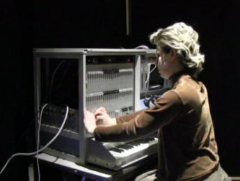 Escucha el reconstruido Alles Machine, el primer sintetizador digital aditivo