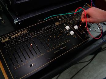 Una réplica de ARP Sequencer que va más allá del original
