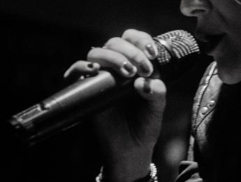 Entendiendo los sistemas de microfonía inalámbrica