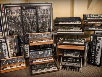 Syntronik, una colección de 38 sintes clásicos en software
