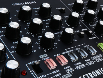 Bombazo de Roland y Studio Electronics: SE-02, un sinte de inspiración MiniMoog
