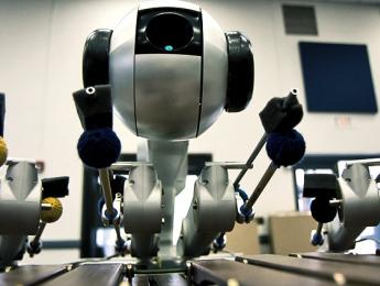 Conoce a Shimon, un robot que compone e interpreta sus propias canciones