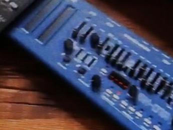 Roland prepara una réplica del SH-101