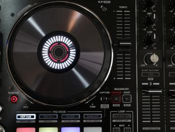 Review del Pioneer DDJ-RX, controlador profesional para Rekordbox