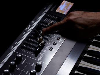 Roland V-Combo VR-730 y VR-09B, nuevos teclados de directo