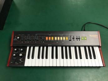 Behringer pone nombre e imágenes a su réplica del vocoder Roland VP-330