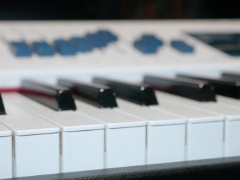 Dexibell Vivo S9, un piano digital de escenario que quiere competir con los grandes